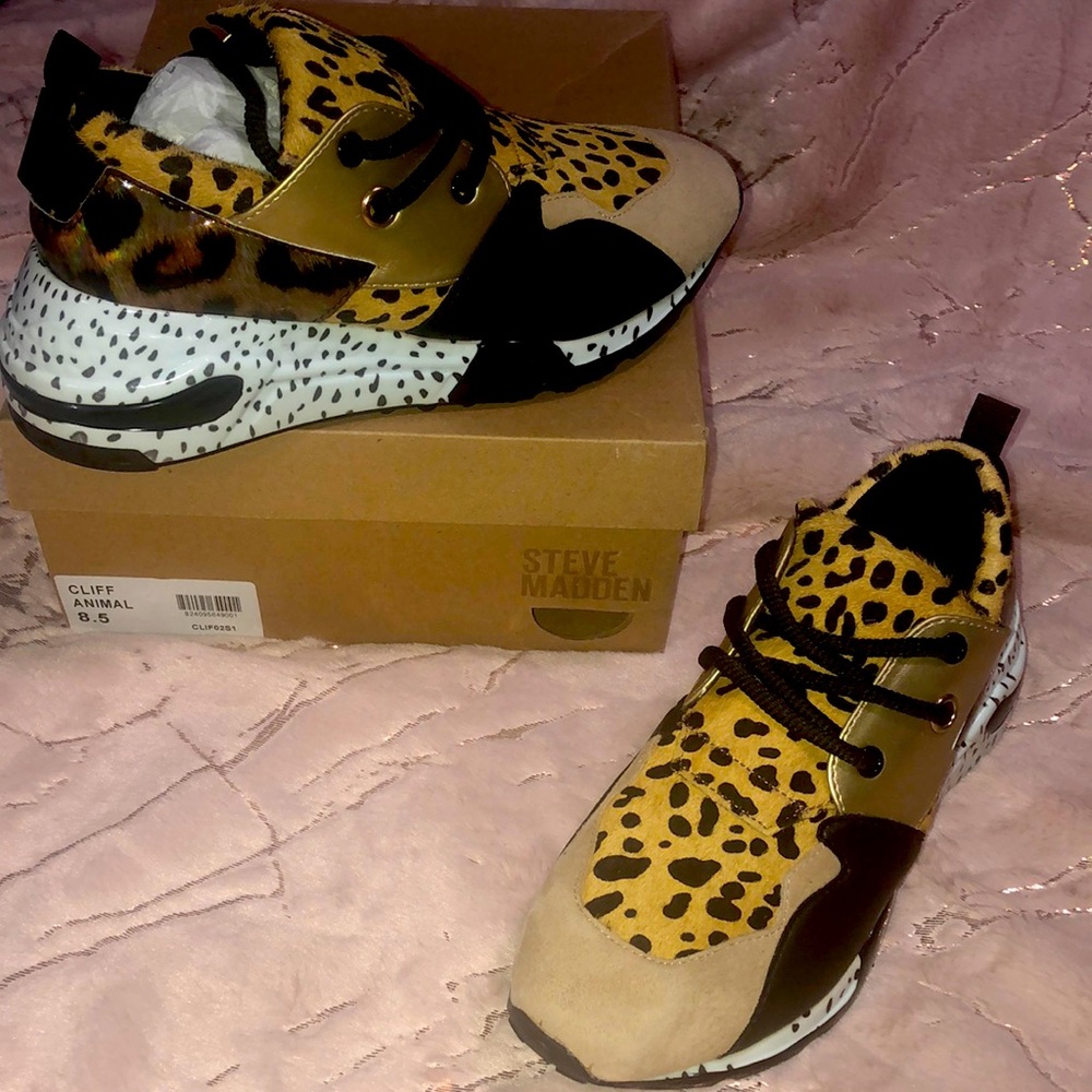 I absolutely LOVE these Steve Madden sneakers but I ordered the wrong size! 😫